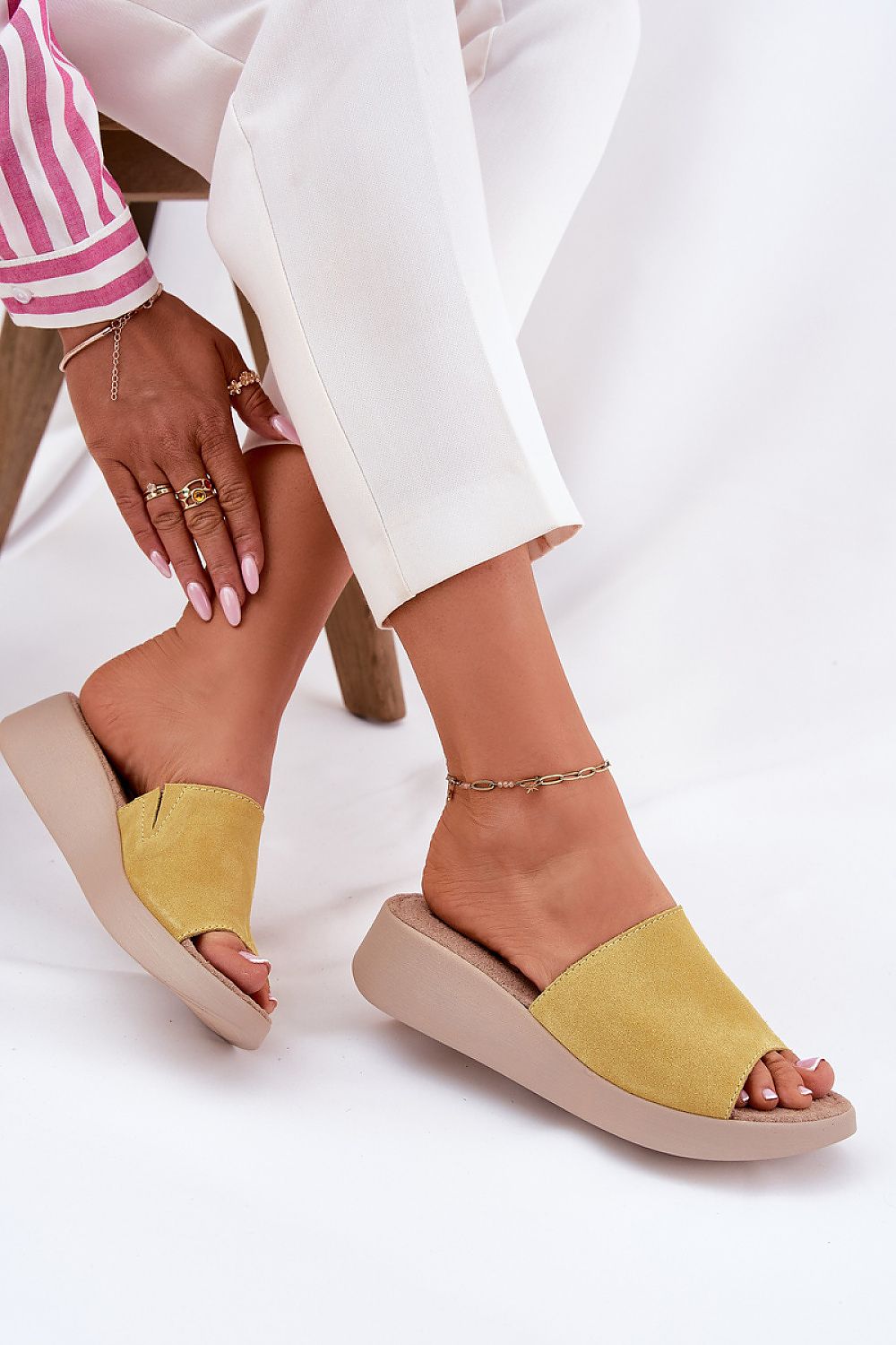 Clacquettes model 213044 Step in style