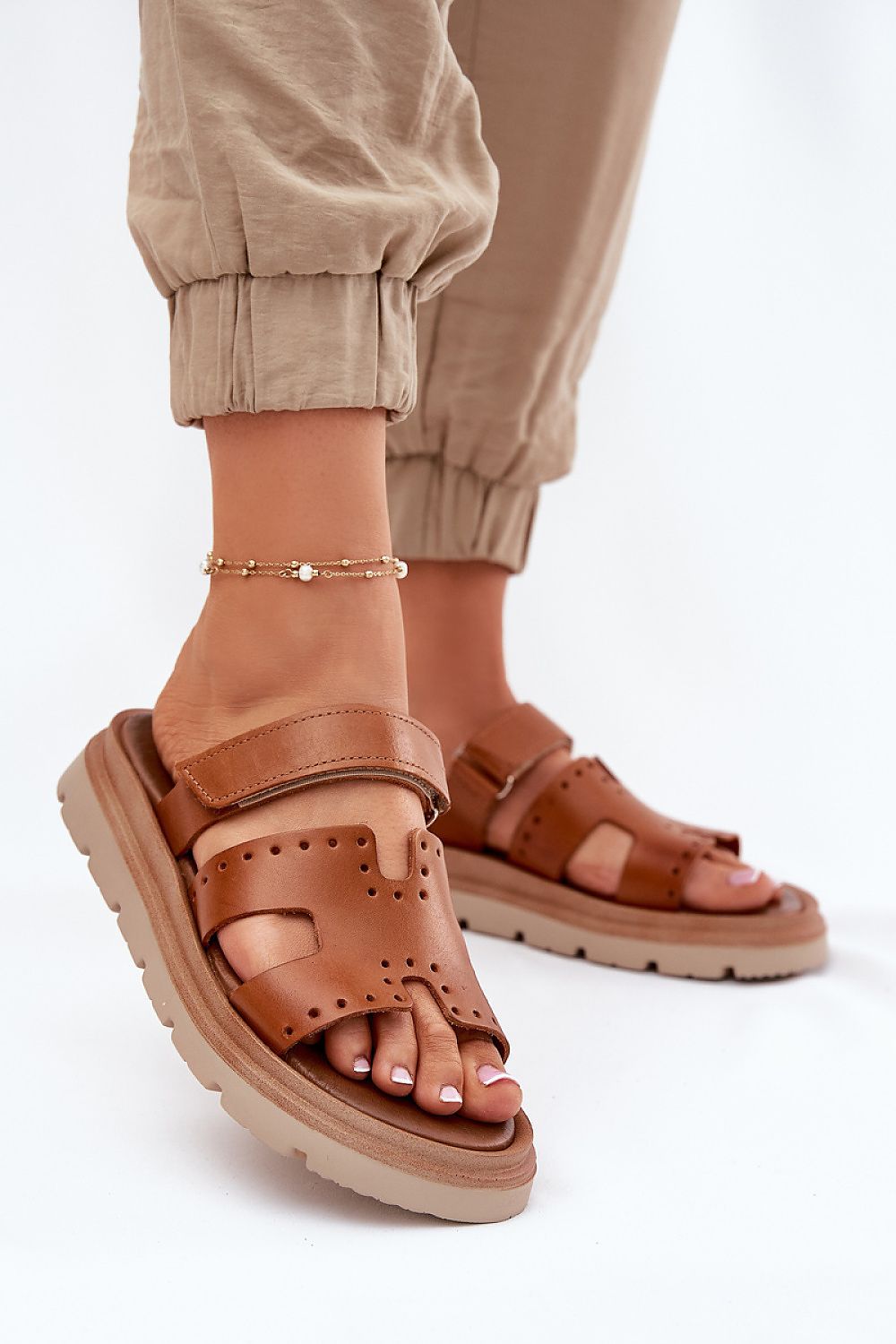 Clacquettes model 213475 Step in style