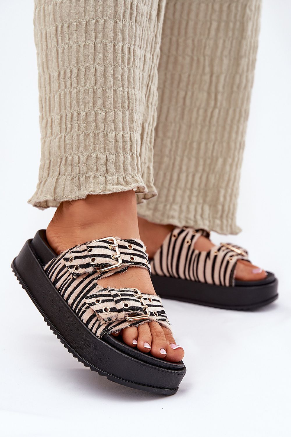 Clacquettes model 213481 Step in style