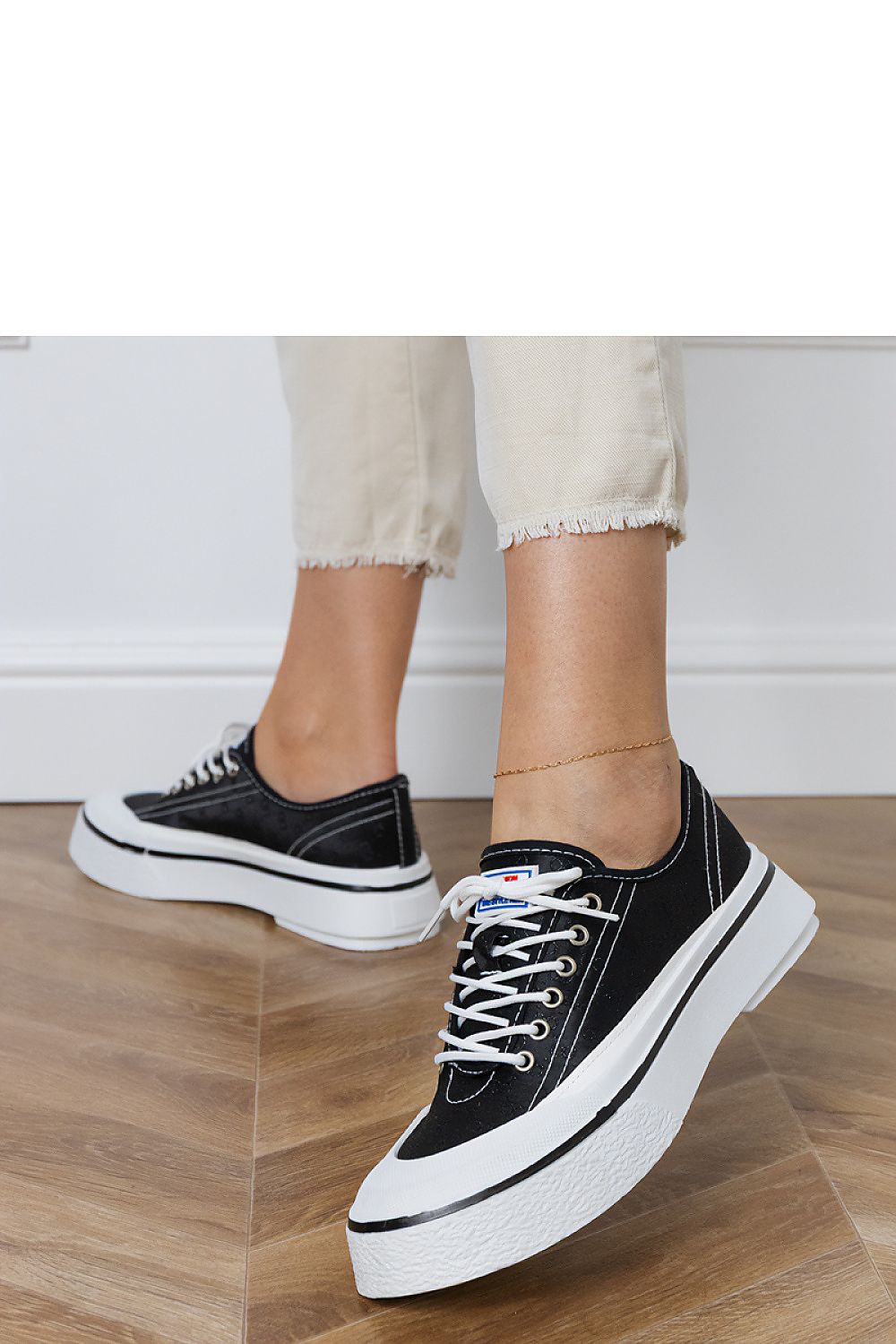 Baskets model 213737 PRIMO