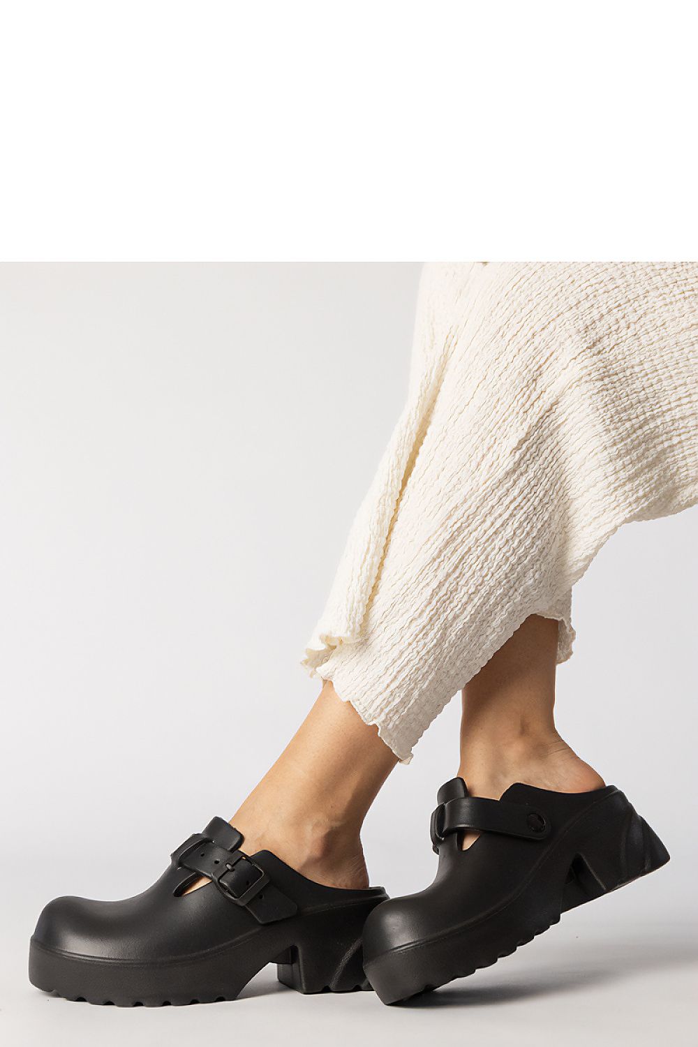 Clacquettes model 213746 PRIMO
