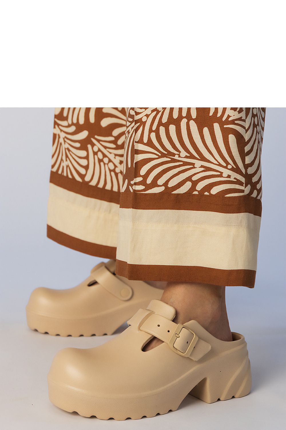 Clacquettes model 213747 PRIMO