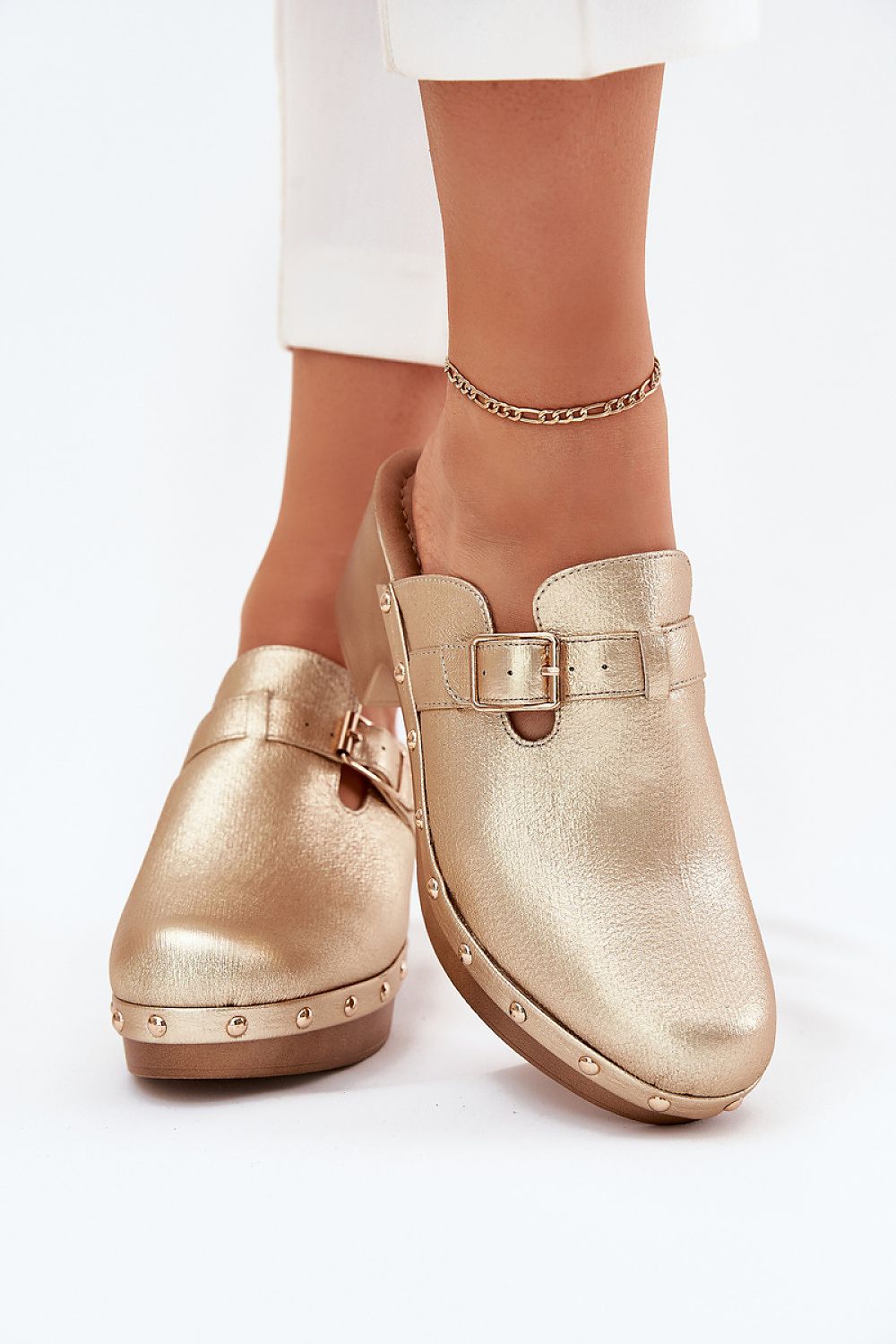 Clacquettes model 214125 Step in style