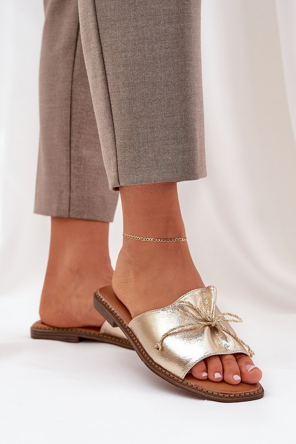 Clacquettes model 214362 Step in style