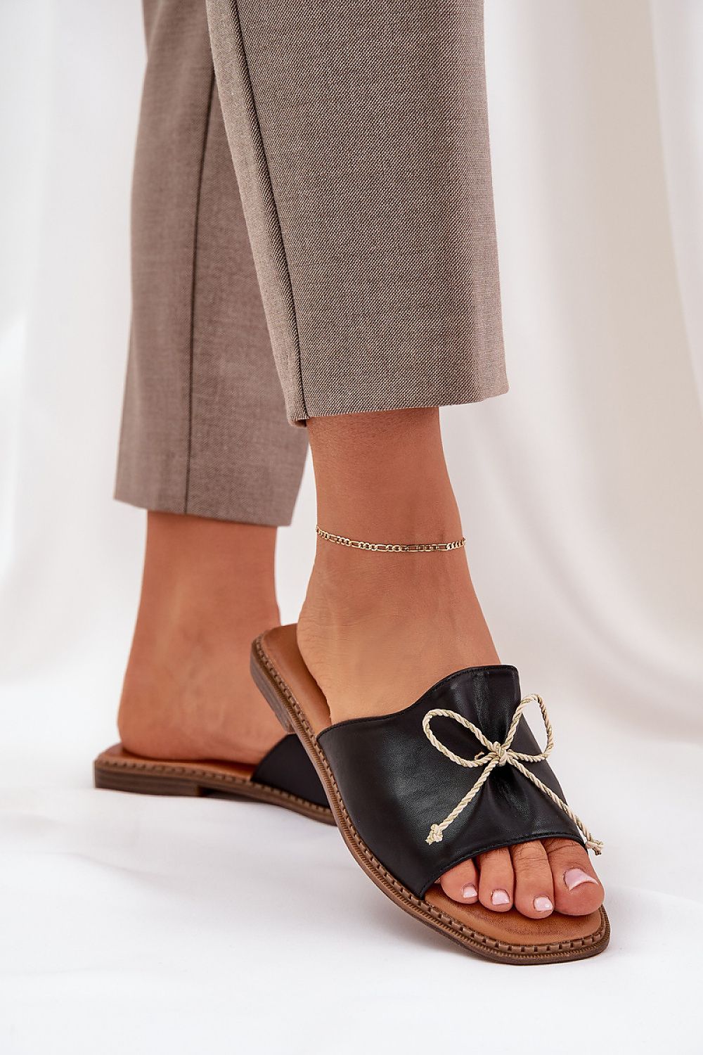 Clacquettes model 214363 Step in style