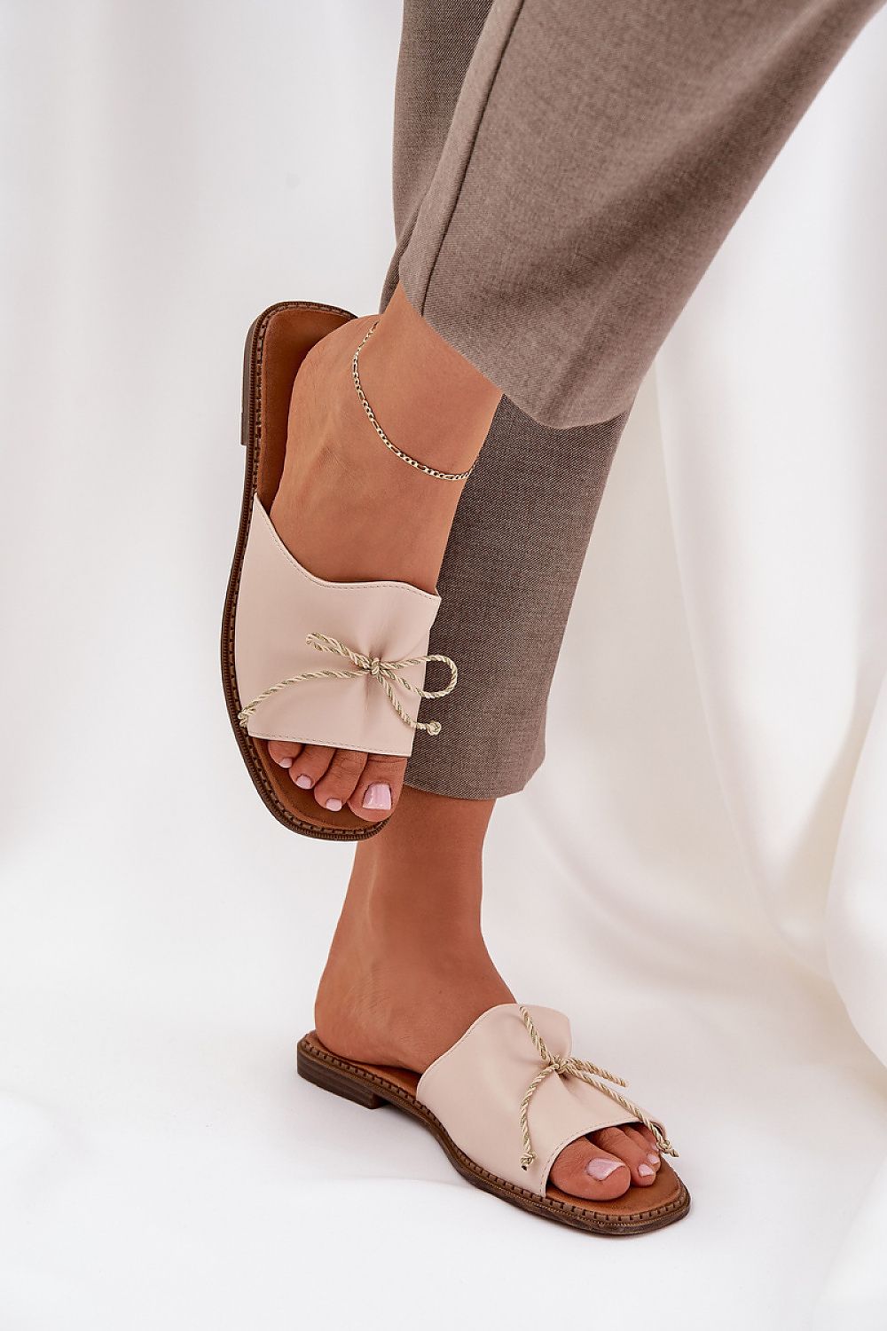Clacquettes model 214365 Step in style