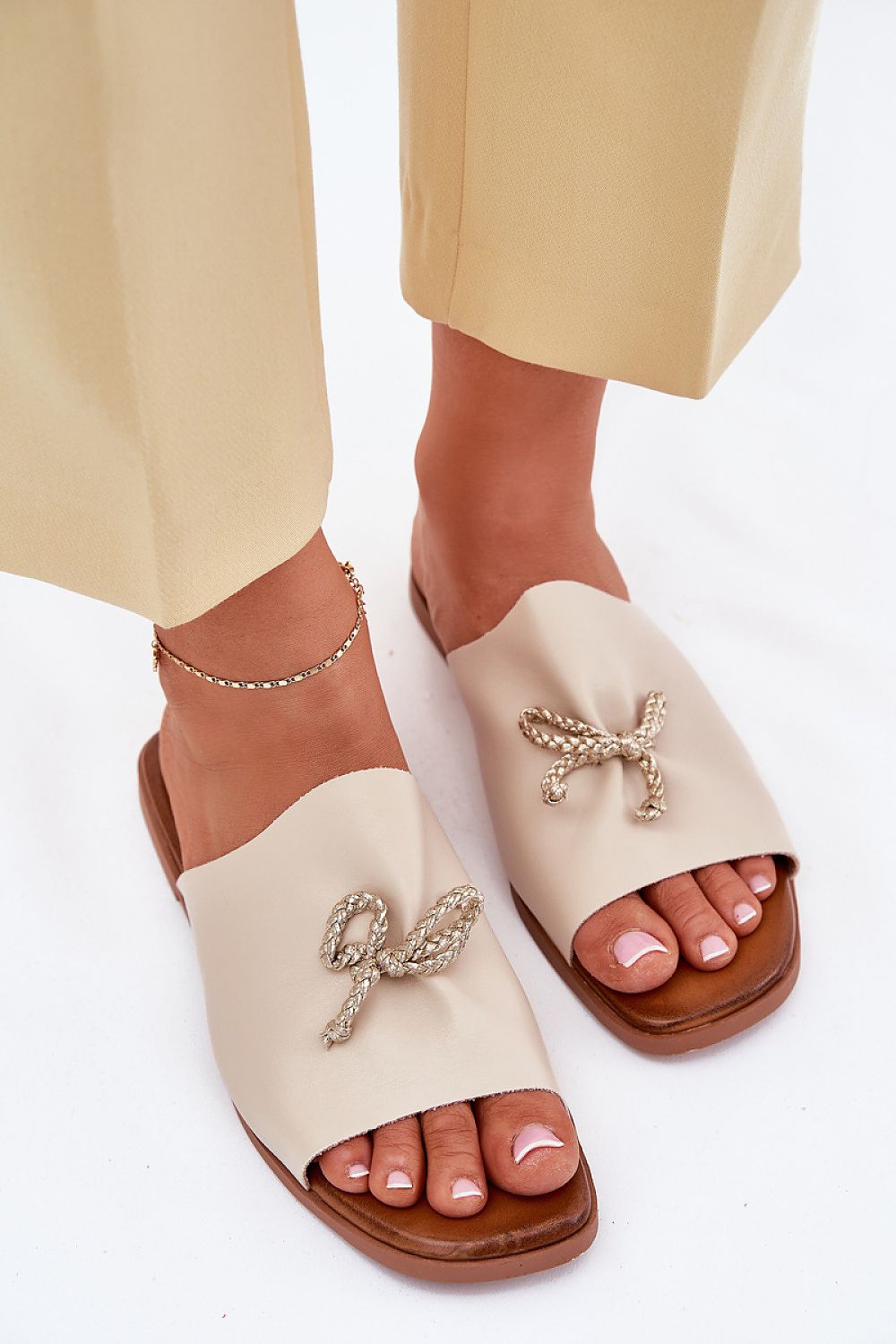 Clacquettes model 214377 Step in style