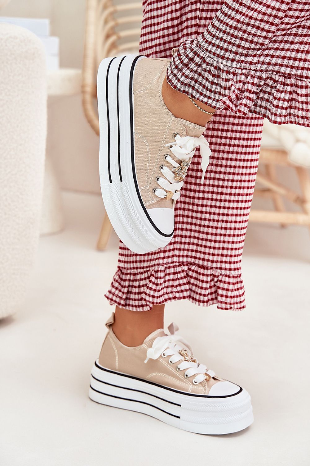 Baskets model 214398 Step in style