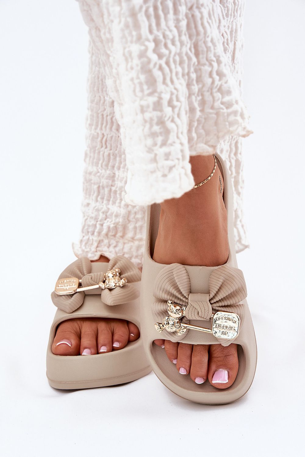 Clacquettes model 214403 Step in style