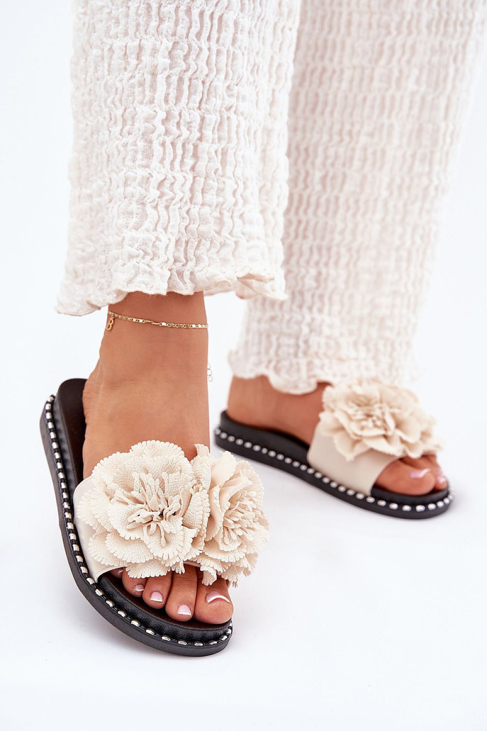 Clacquettes model 214503 Step in style
