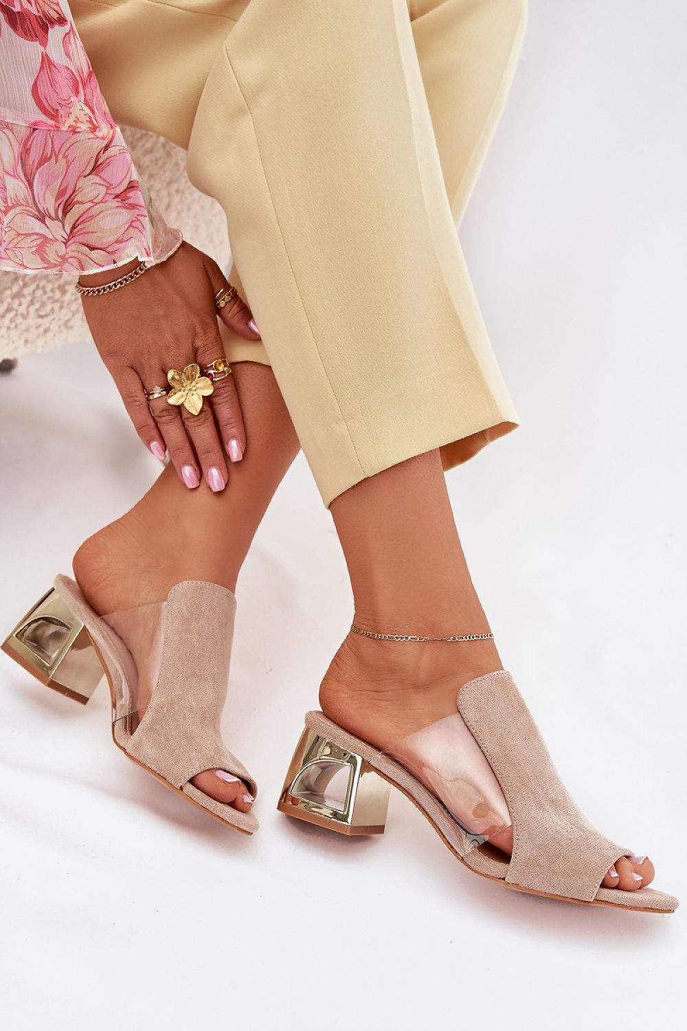 Clacquettes model 214715 Step in style