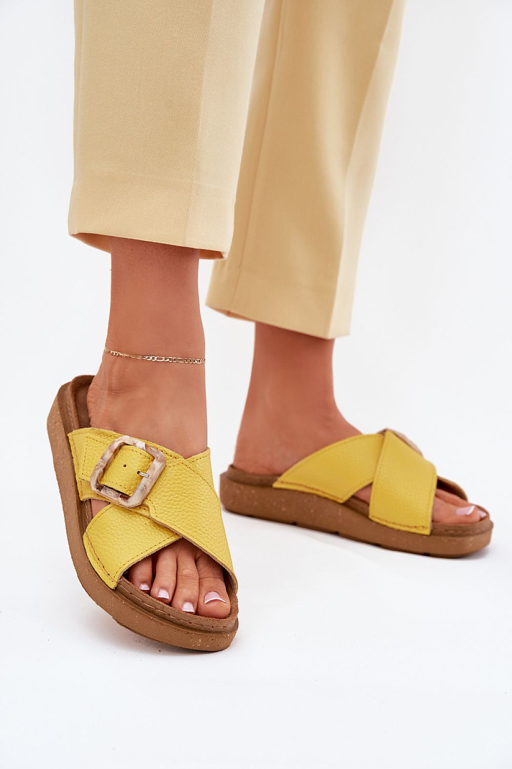 Clacquettes model 214737 Step in style
