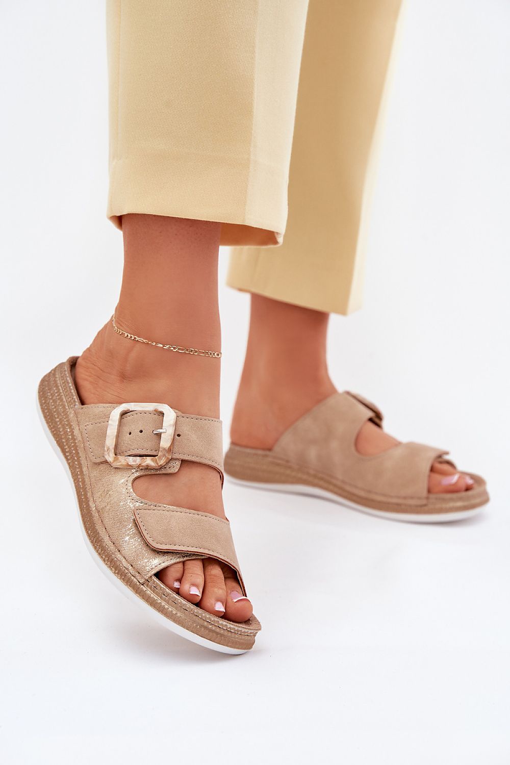 Clacquettes model 214738 Step in style
