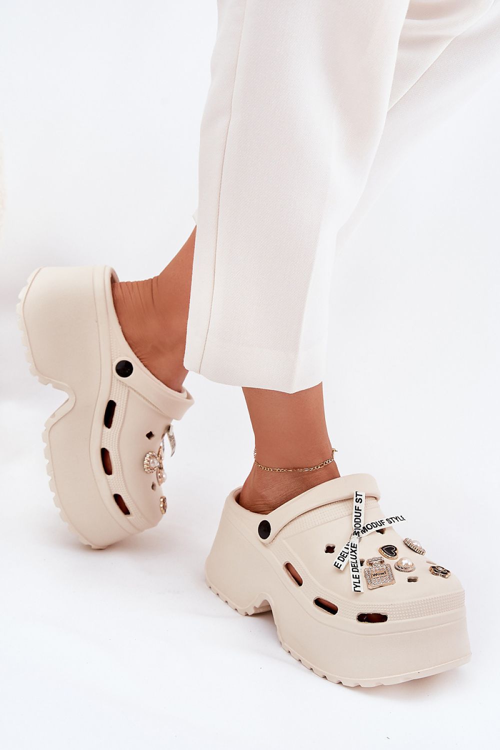 Clacquettes model 215051 Step in style