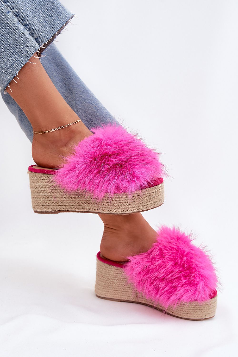 Clacquettes model 215055 Step in style