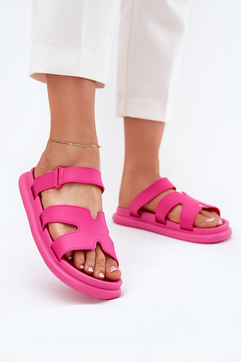 Clacquettes model 215161 Step in style