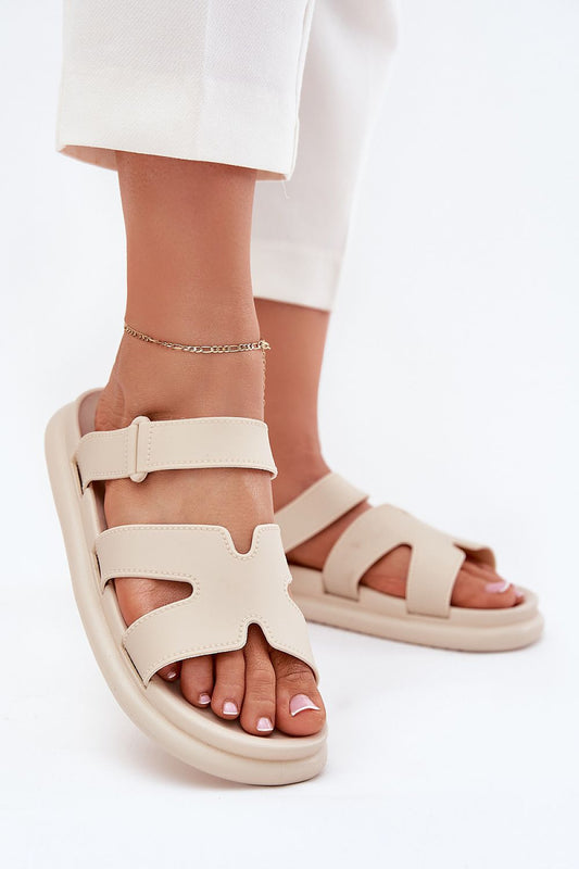 Clacquettes model 215164 Step in style