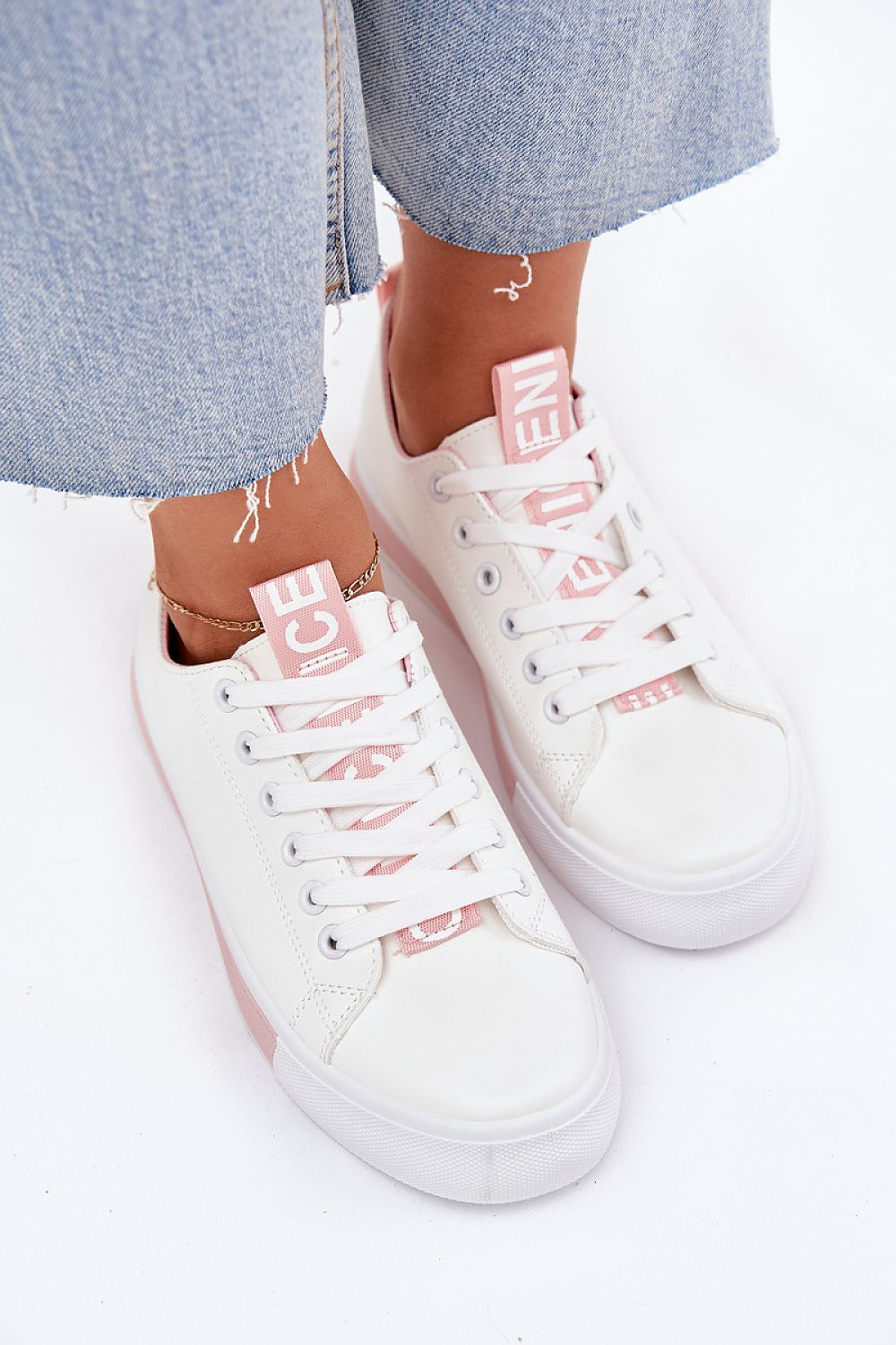 Baskets model 215676 Step in style