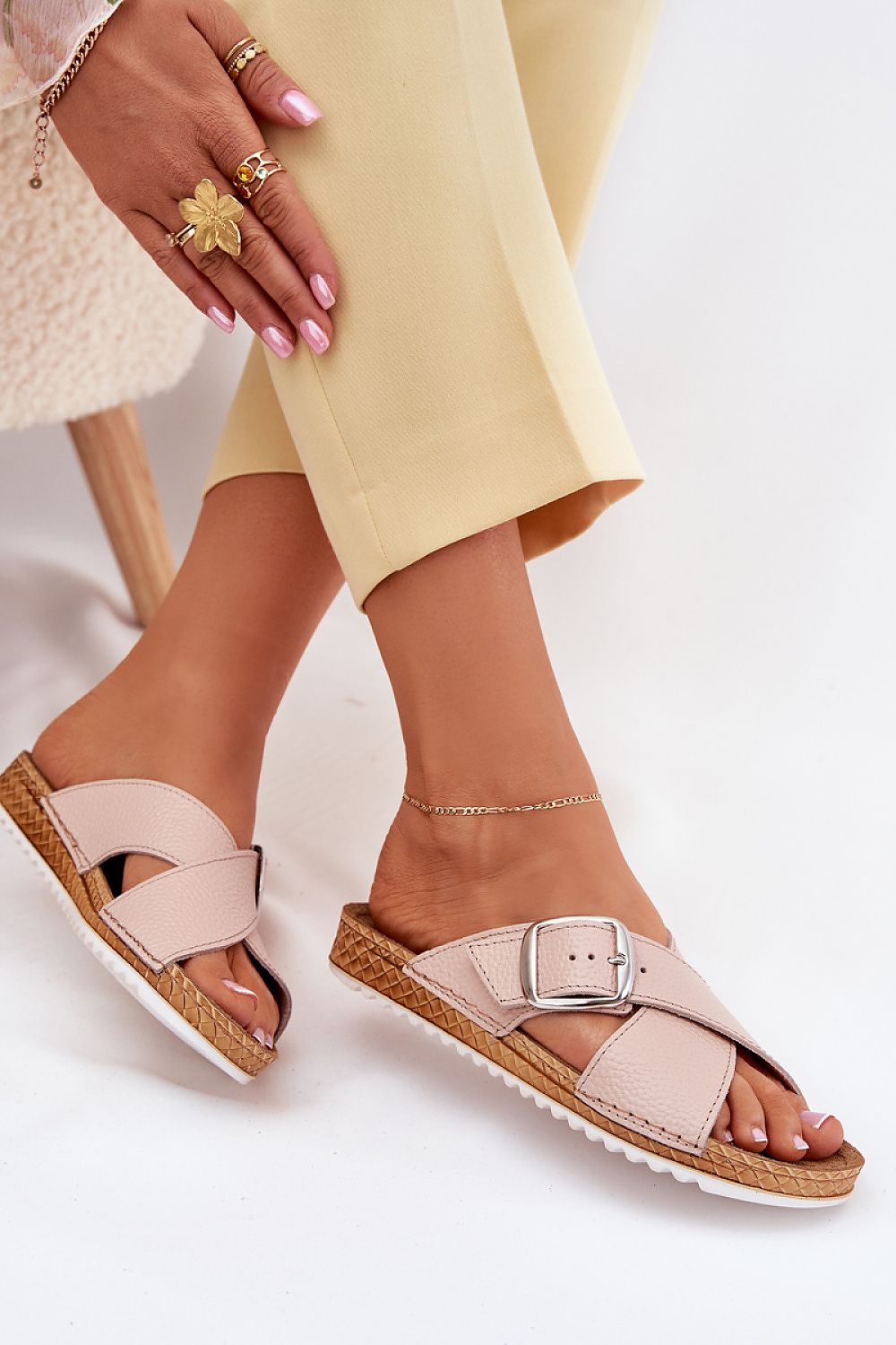 Clacquettes model 215684 Step in style