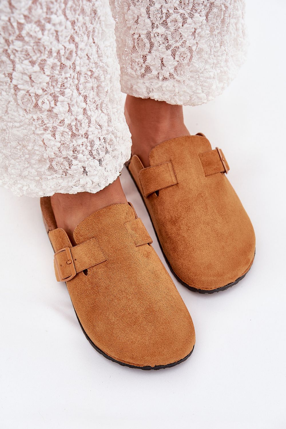 Clacquettes model 215728 Step in style