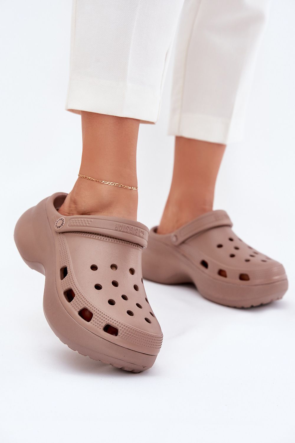 Clacquettes model 215960 Step in style