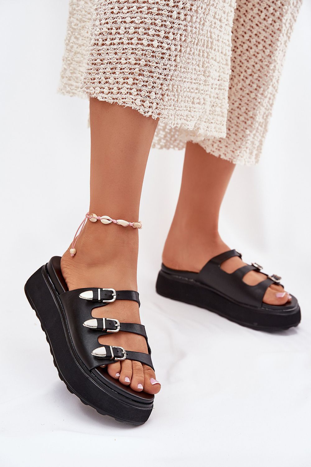 Clacquettes model 215970 Step in style