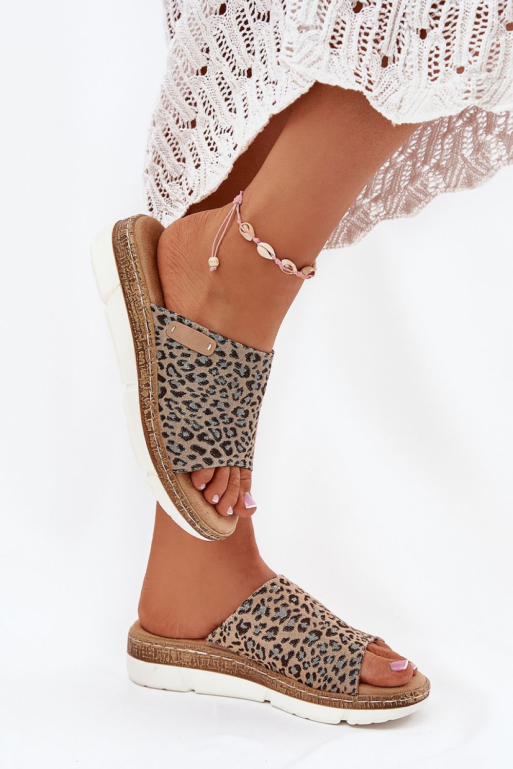 Clacquettes model 215971 Step in style