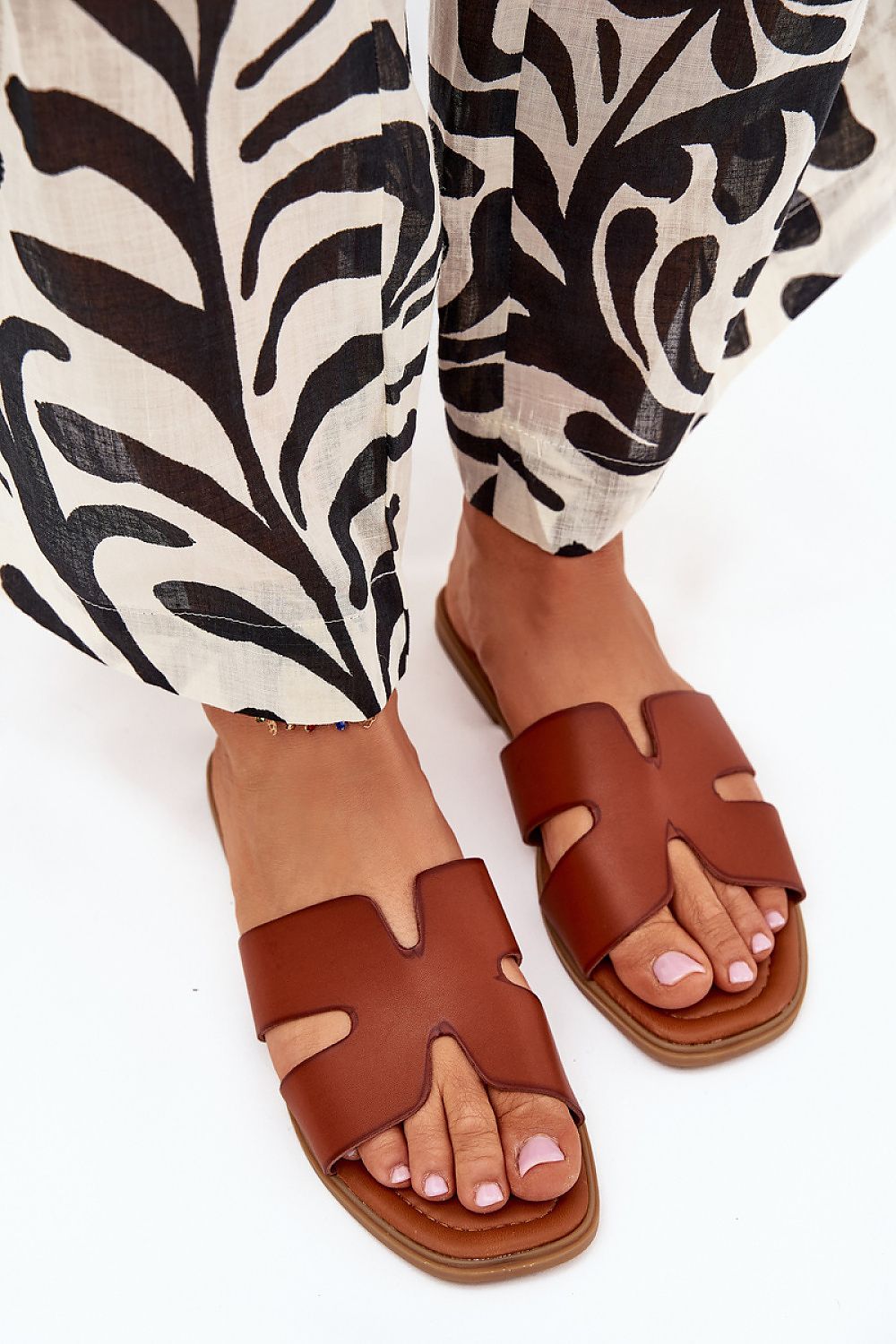 Clacquettes model 216119 Step in style