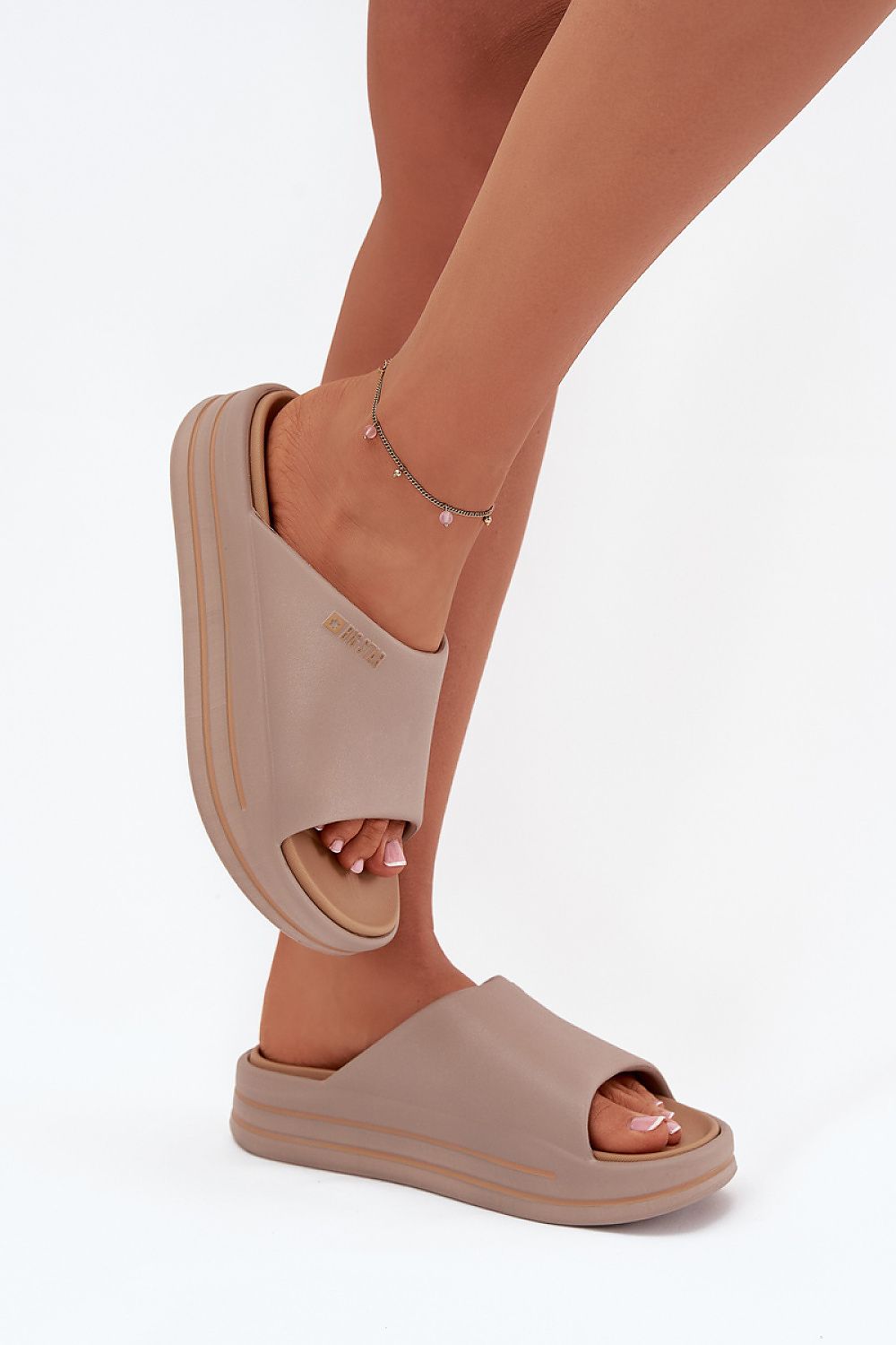 Clacquettes model 216429 Step in style