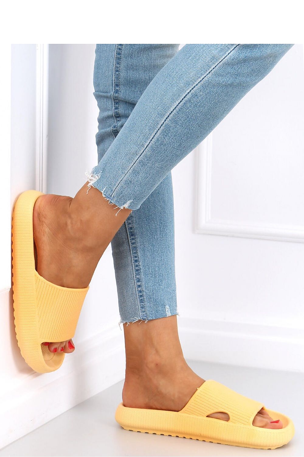 Clacquettes model 162808 Inello