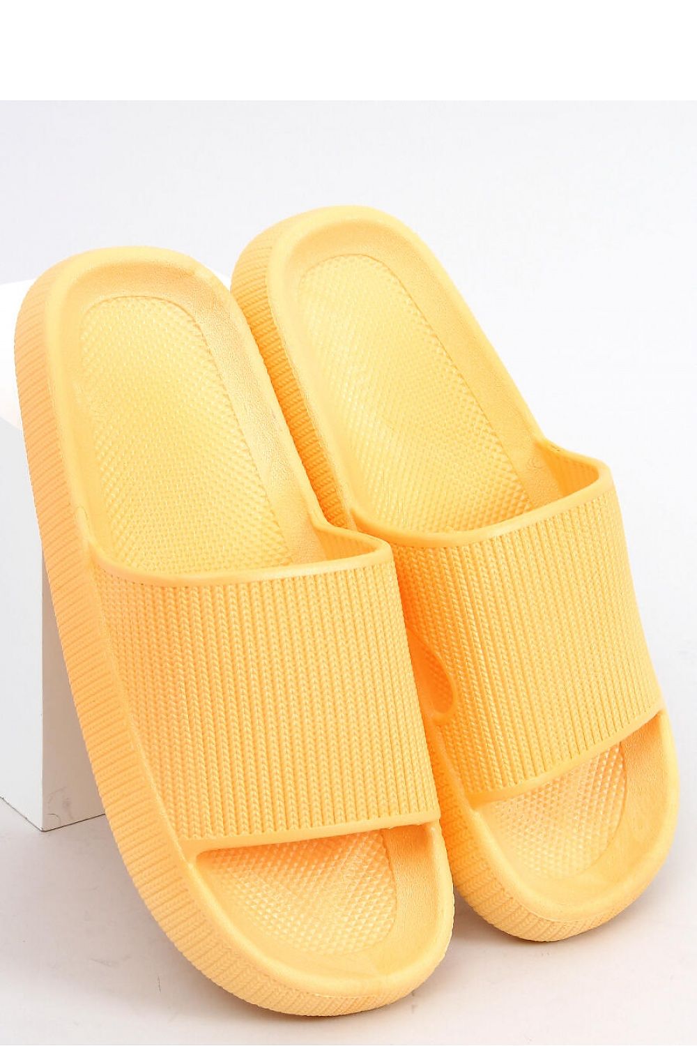 Clacquettes model 162808 Inello