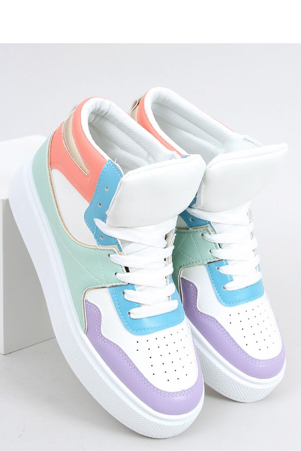 Sports shoes model 162893 Inello