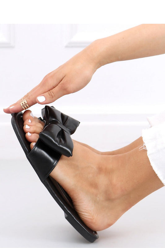 Clacquettes model 164389 Inello