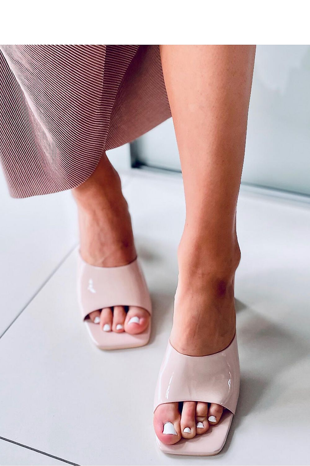 Clacquettes model 167042 Inello