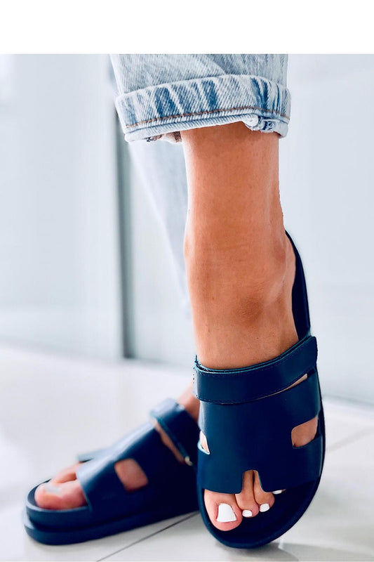 Clacquettes model 167267 Inello