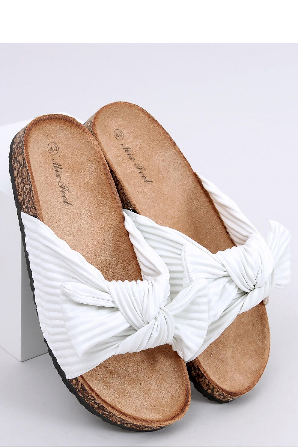 Clacquettes model 167269 Inello