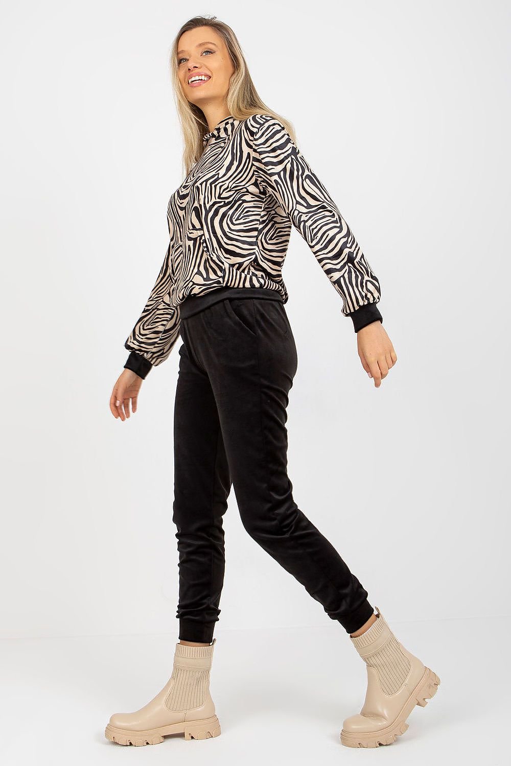 The model set 173358 Rue Paris