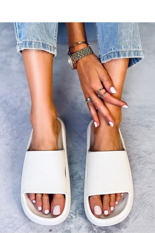 Clacquettes model 177366 Inello