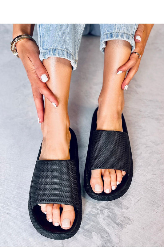 Clacquettes model 180433 Inello