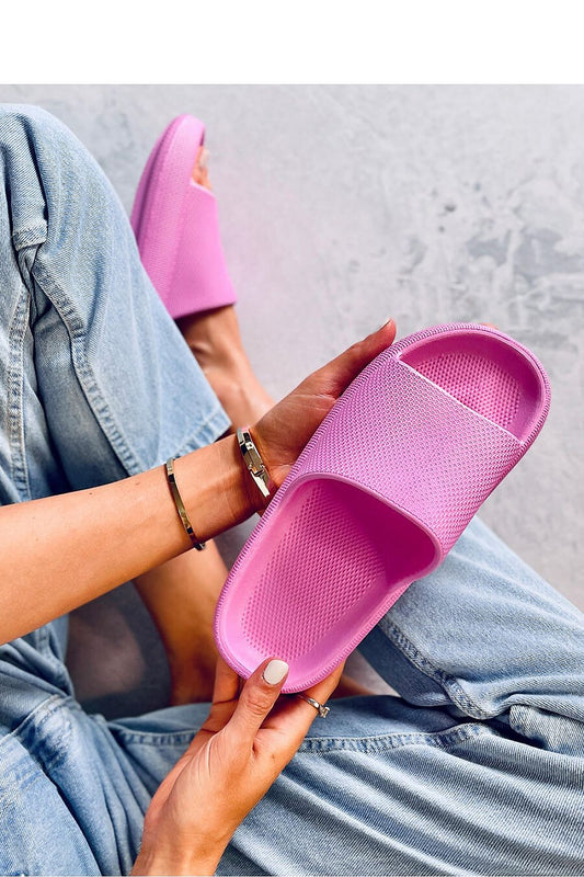 Clacquettes model 180434 Inello