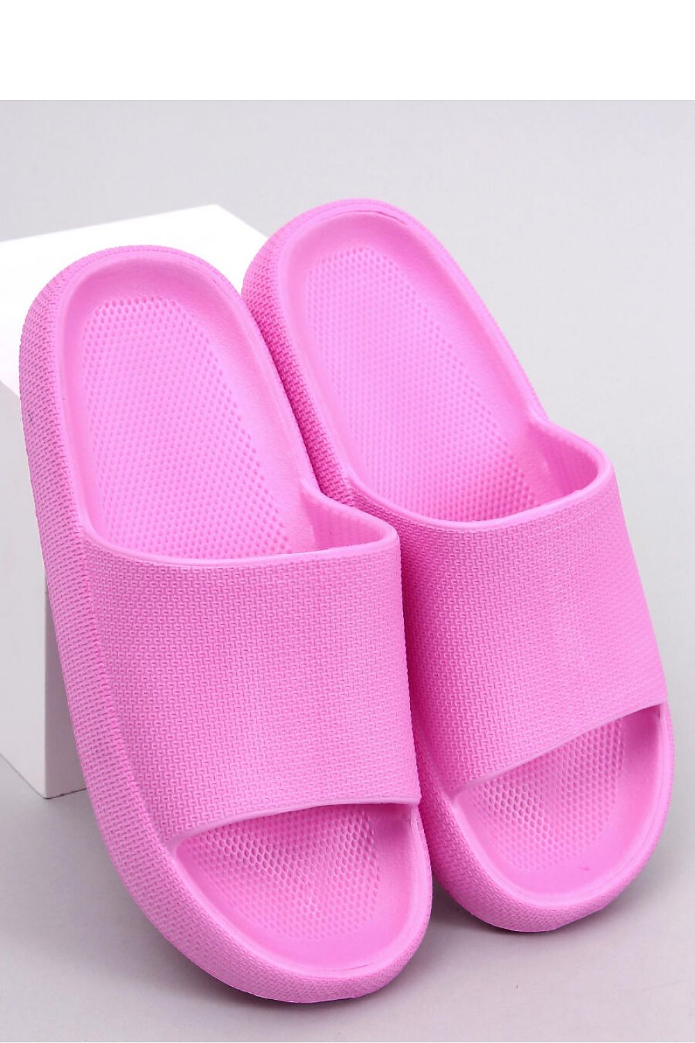 Clacquettes model 180434 Inello