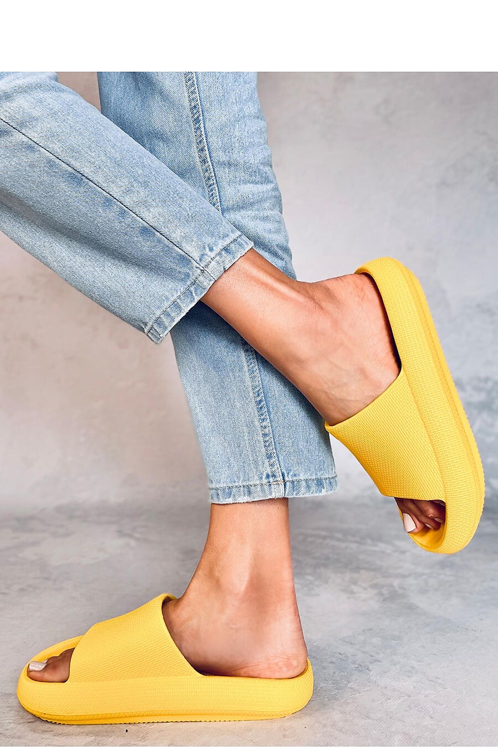 Clacquettes model 180436 Inello
