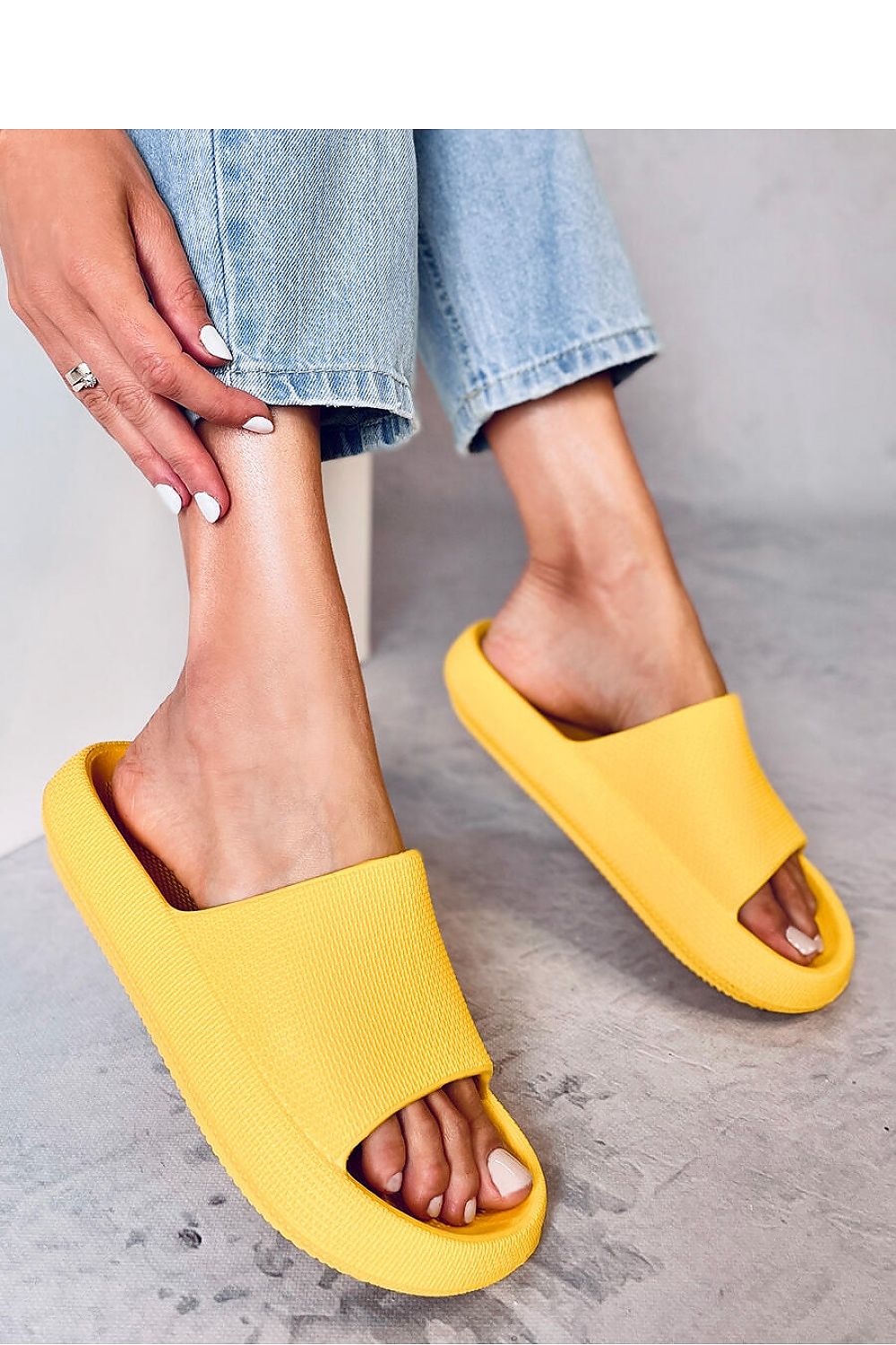 Clacquettes model 180436 Inello