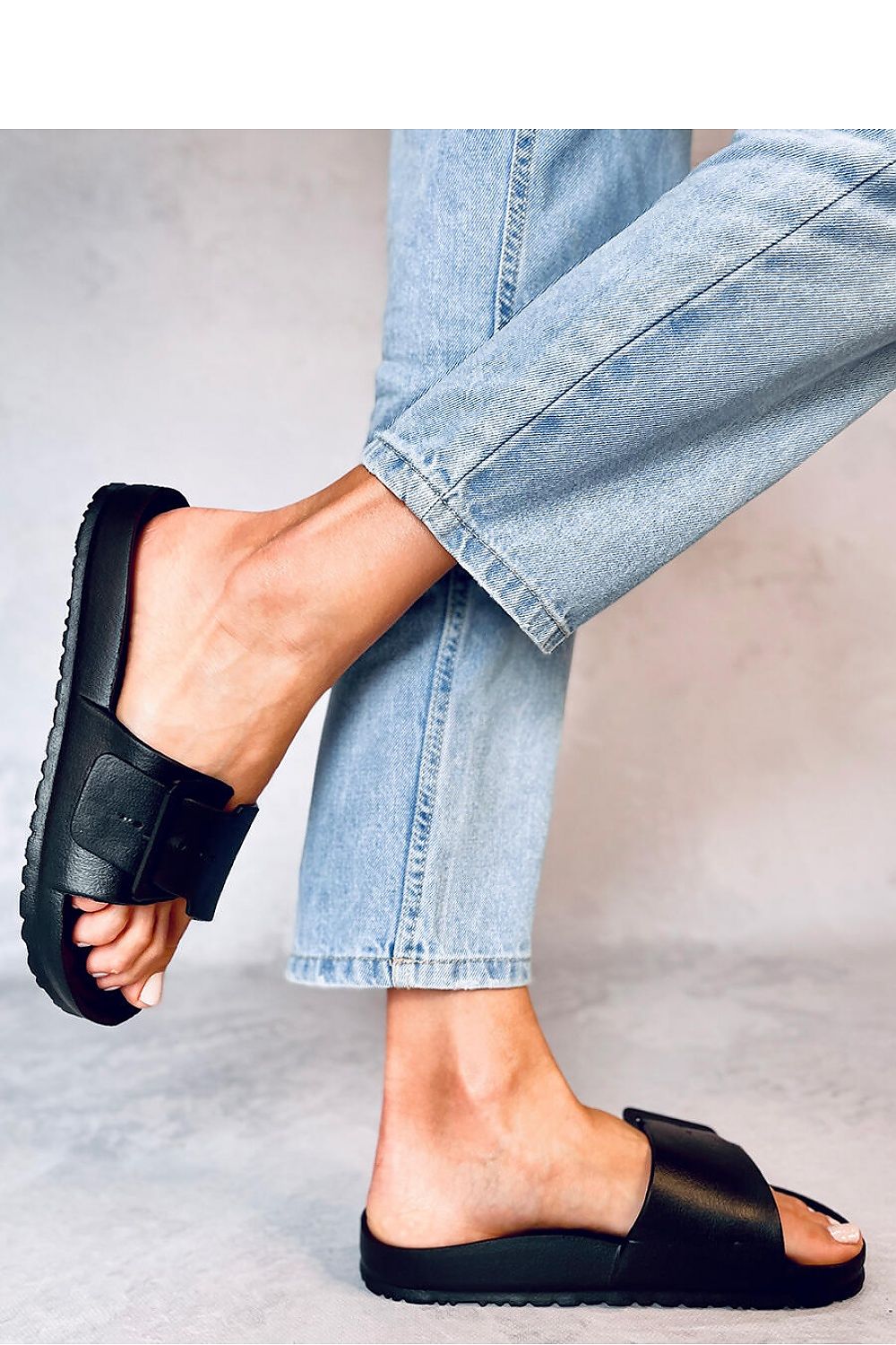 Clacquettes model 180567 Inello