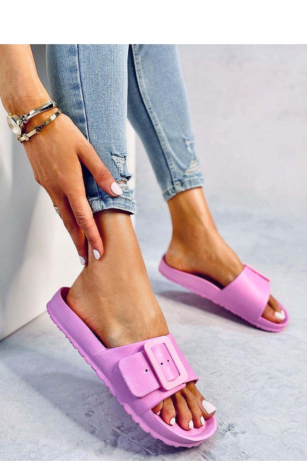 Clacquettes model 180570 Inello