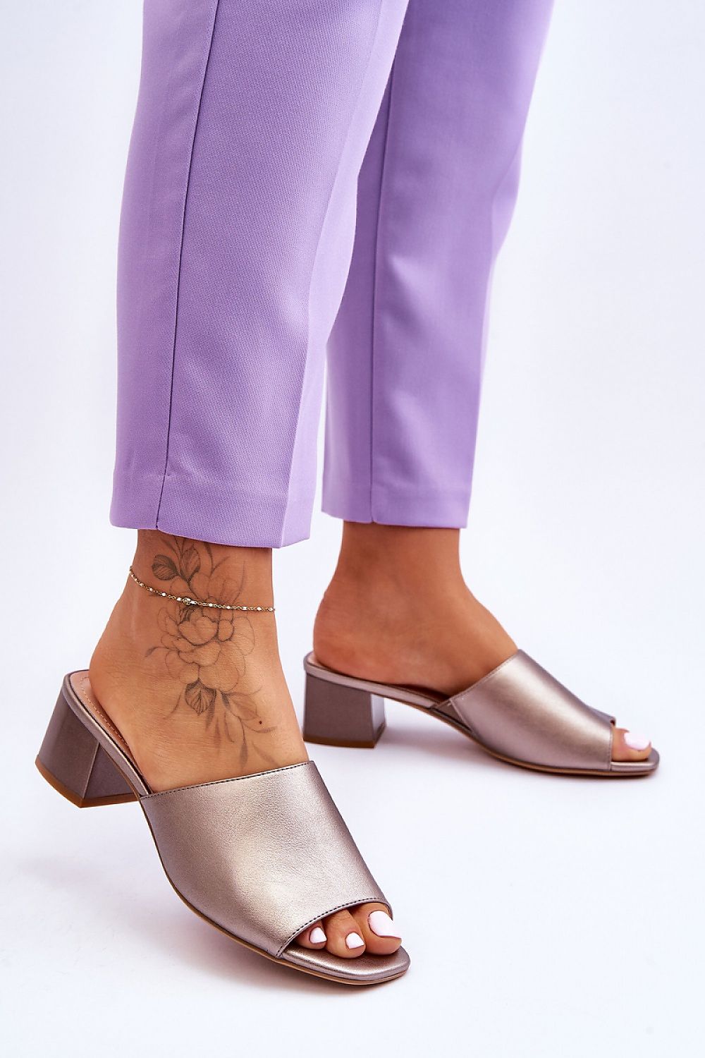 Clacquettes model 180645 Step in style