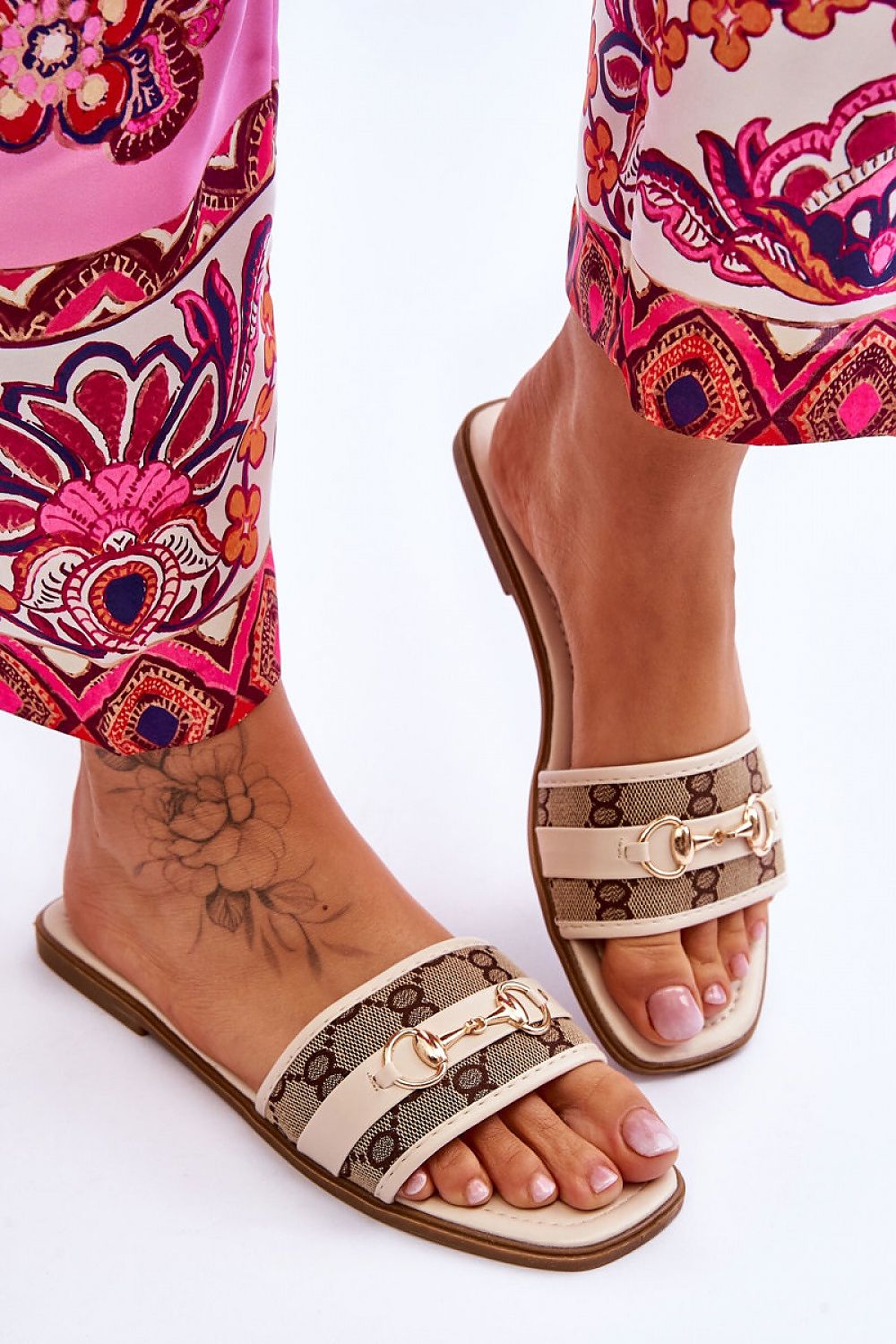 Clacquettes model 180648 Step in style