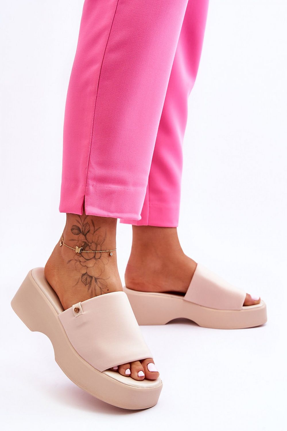 Clacquettes model 181041 Step in style