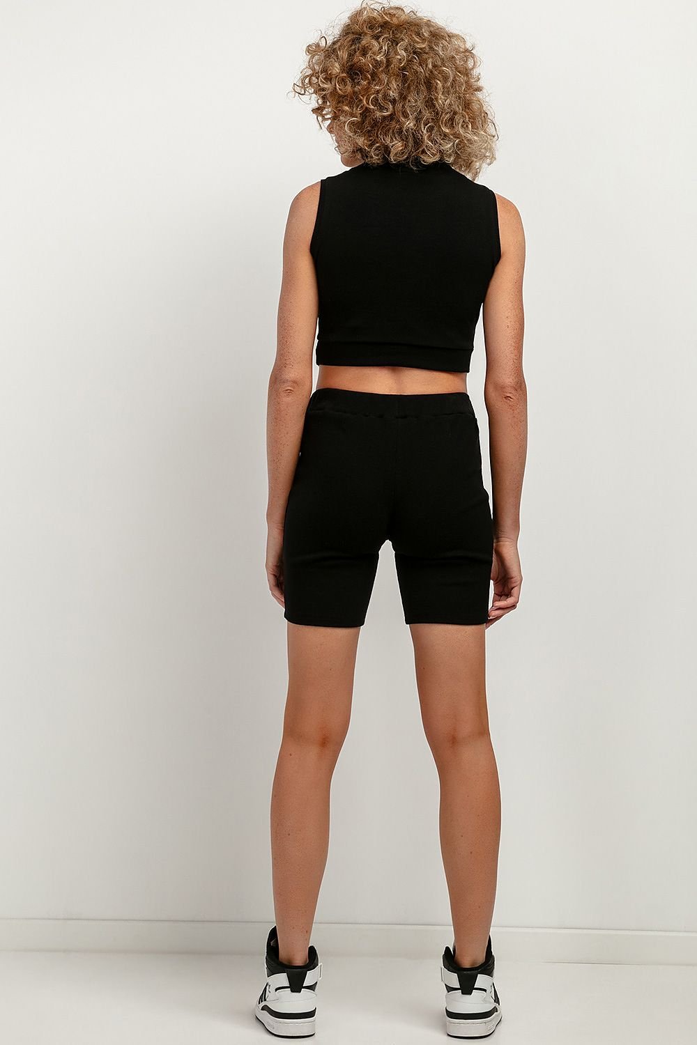 Shorts model 183151 Tessita