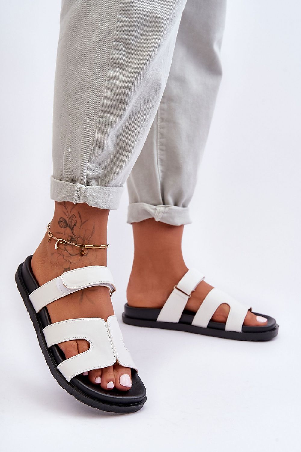 Clacquettes model 183608 Step in style